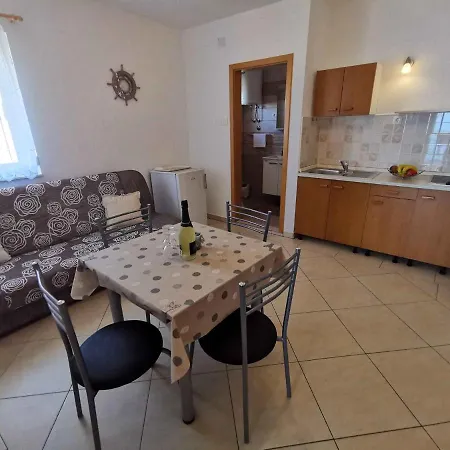 Apartment In 27707