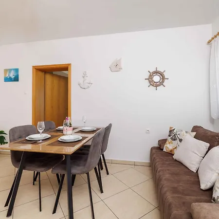 In 27707 Apartment